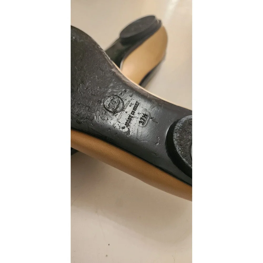 Chanel Two Tone Beige Black Patent Leather CC Logo Ballet Flats Shoes 37.5 - Picture 8 of 8